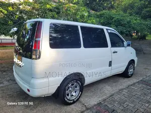 Toyota Noah CR42 2000 Van (Used)