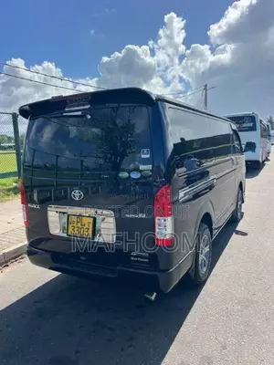 Toyota KDH Super GL Dark Prime 5 Option 2017 Van (Used)