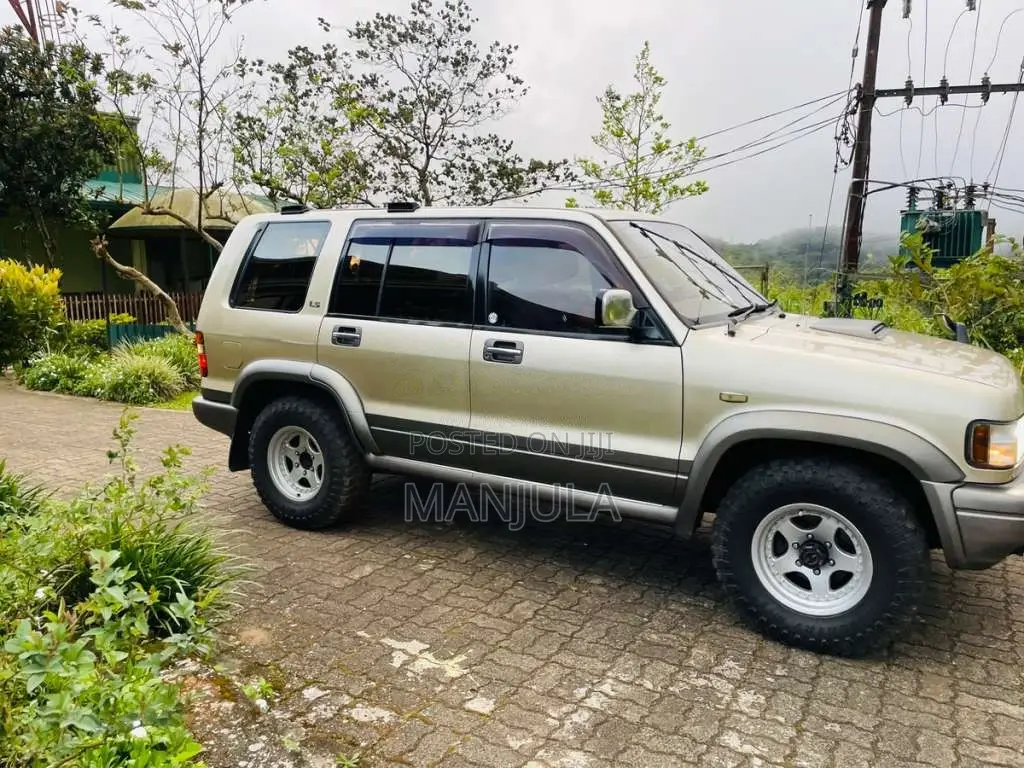 Isuzu Bighorn LS 1990 SUV (Used)