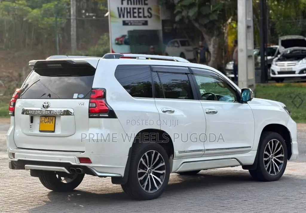 Toyota LAND CRUISER PRADO TRJ 150 2015 SUV (Used)