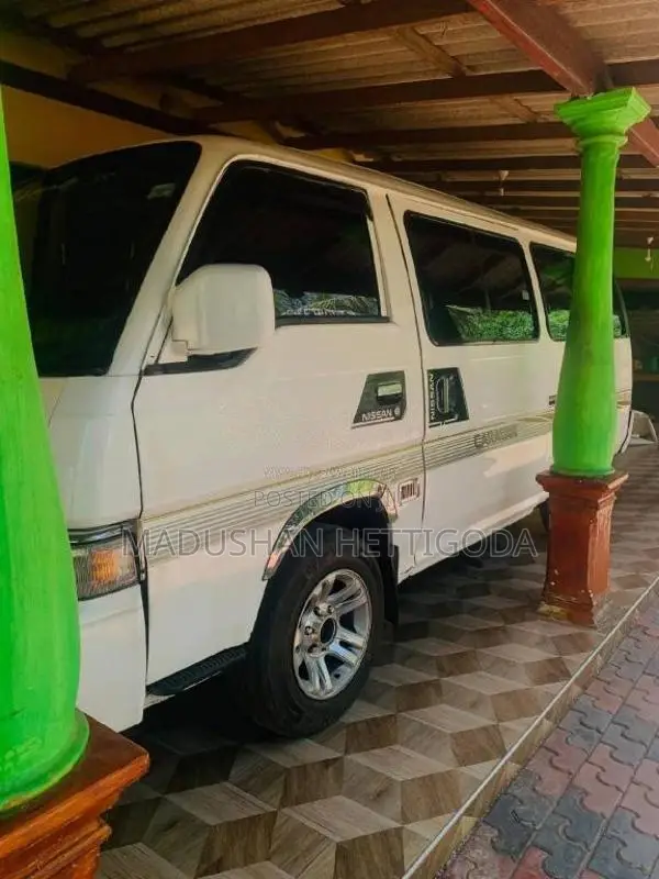 Nissan Caravan 2002 Van (Used)