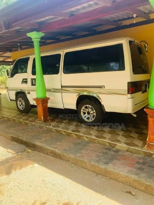 Nissan Caravan 2002 Van (Used)