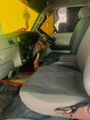 Nissan Caravan 2002 Van (Used)