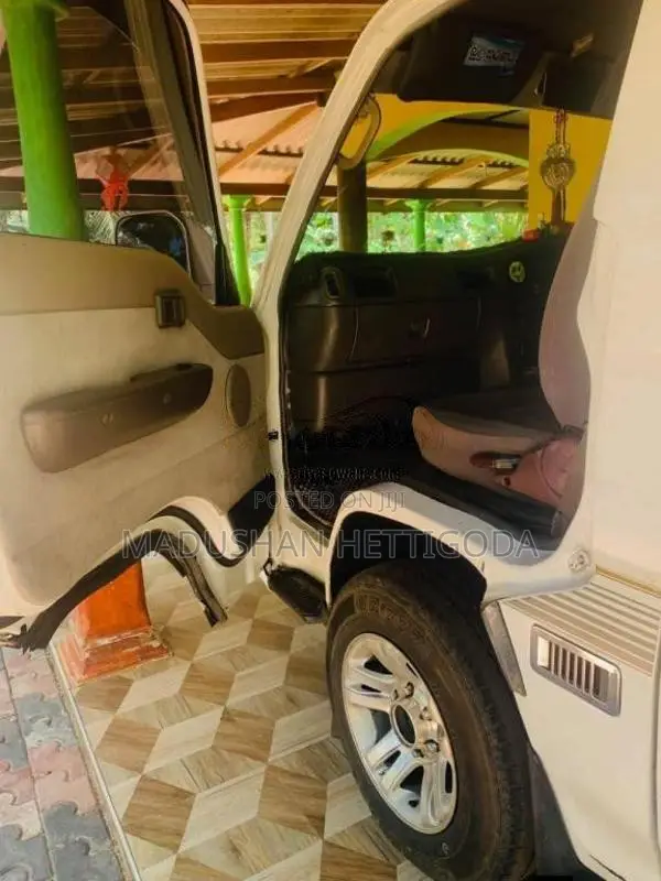 Nissan Caravan 2002 Van (Used)