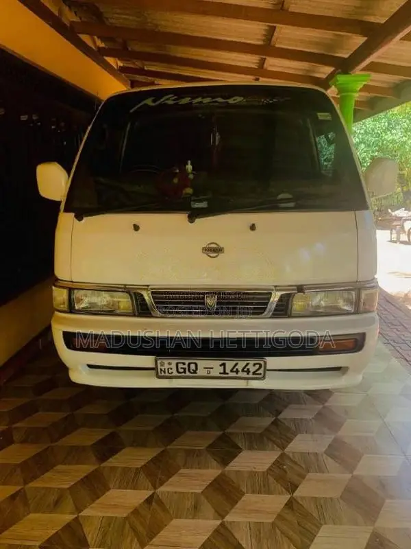 Nissan Caravan 2002 Van (Used)