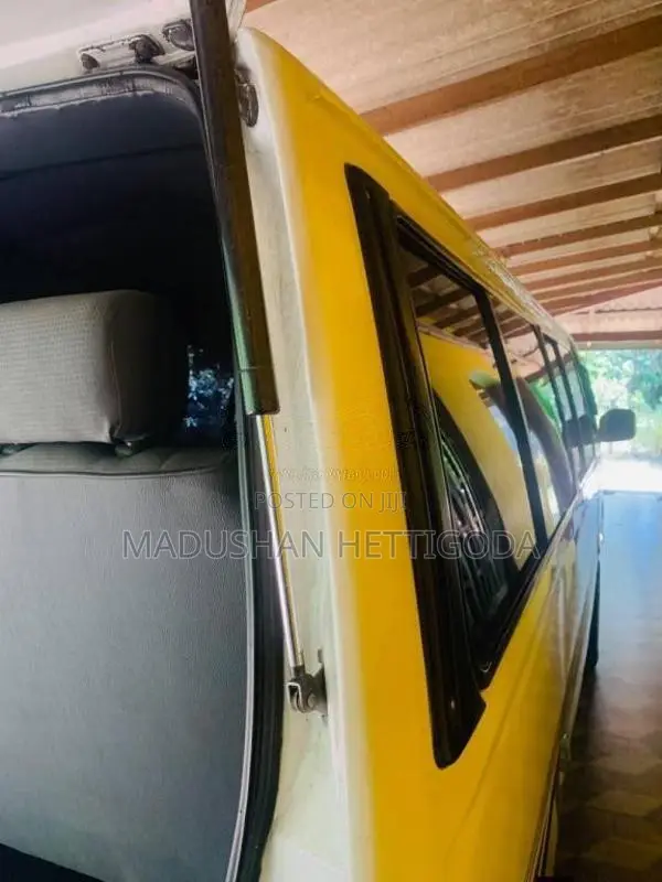 Nissan Caravan 2002 Van (Used)
