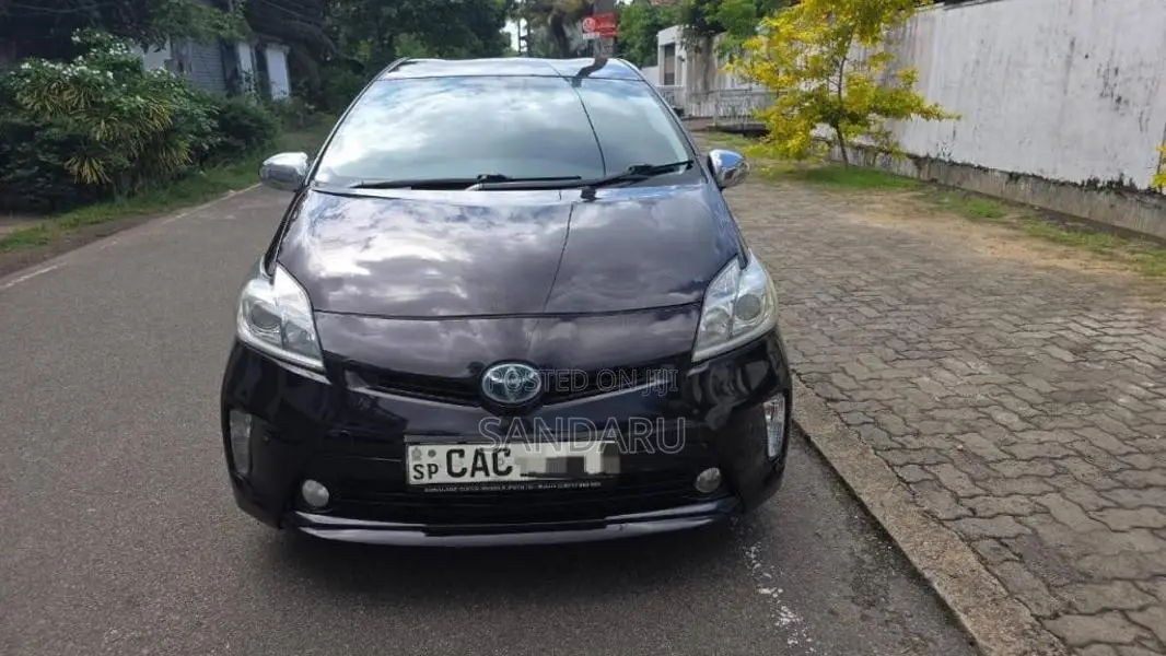 Toyota Prius G Grade 2013 Car (Used)