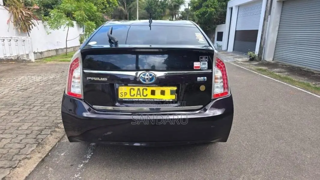Toyota Prius G Grade 2013 Car (Used)