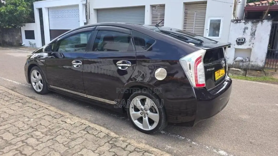 Toyota Prius G Grade 2013 Car (Used)