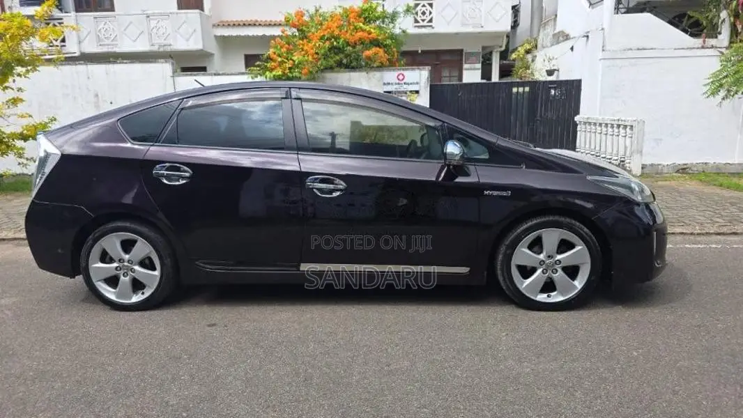 Toyota Prius G Grade 2013 Car (Used)