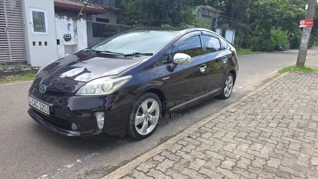 Toyota Prius G Grade 2013 Car (Used)