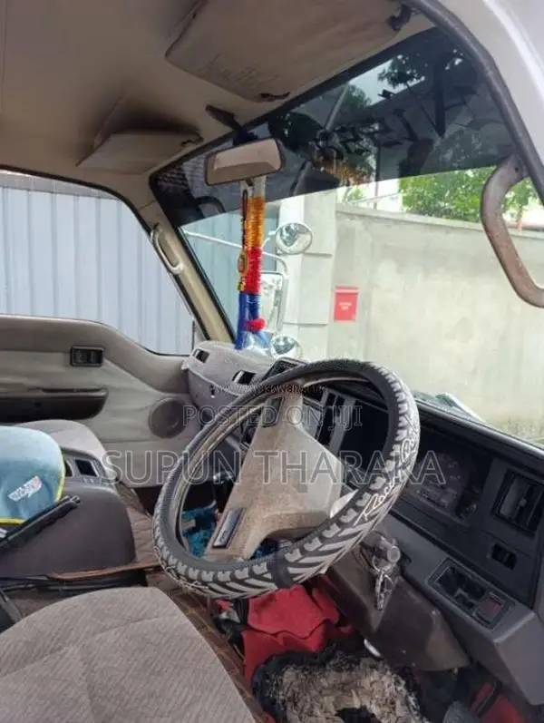 Nissan Caravan 1991 Van (Used)
