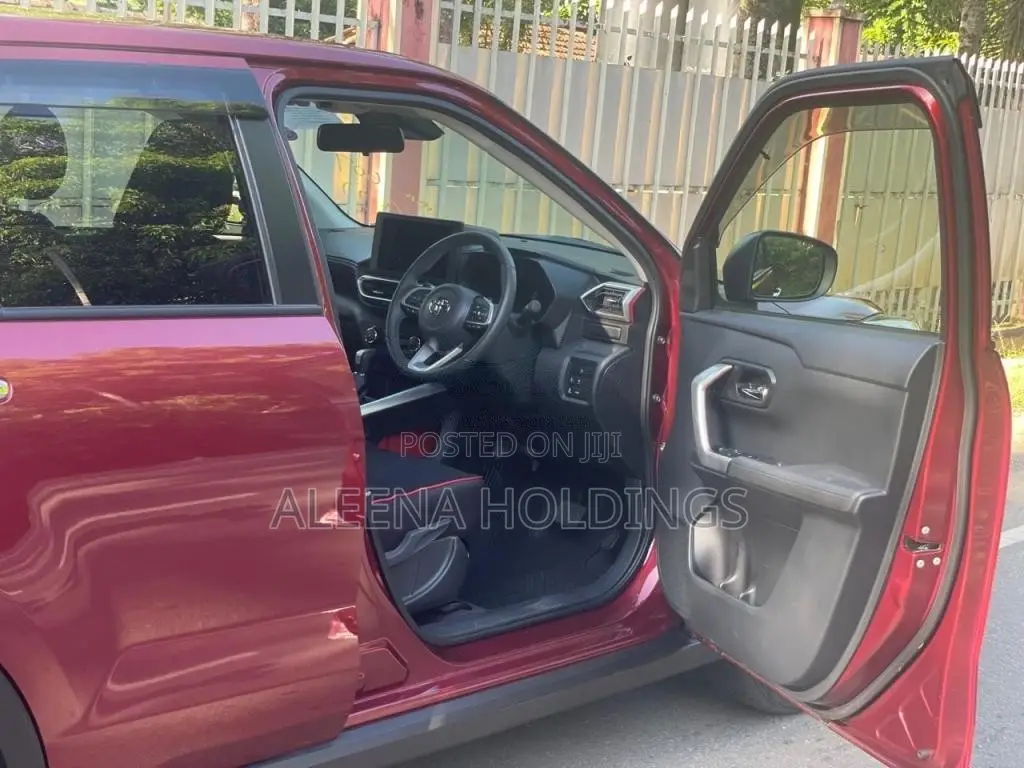 Toyota Raize Hybrid 2024 SUV (Used)