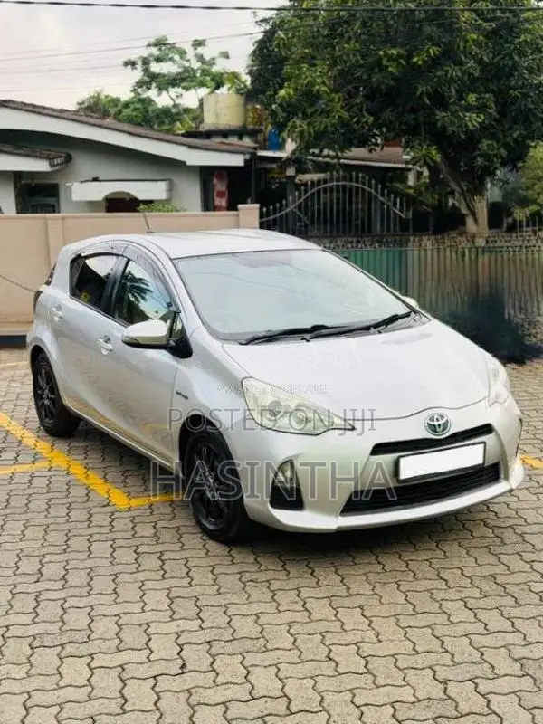 Toyota Aqua 2012 Car (Used)