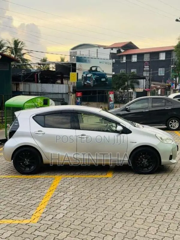 Toyota Aqua 2012 Car (Used)