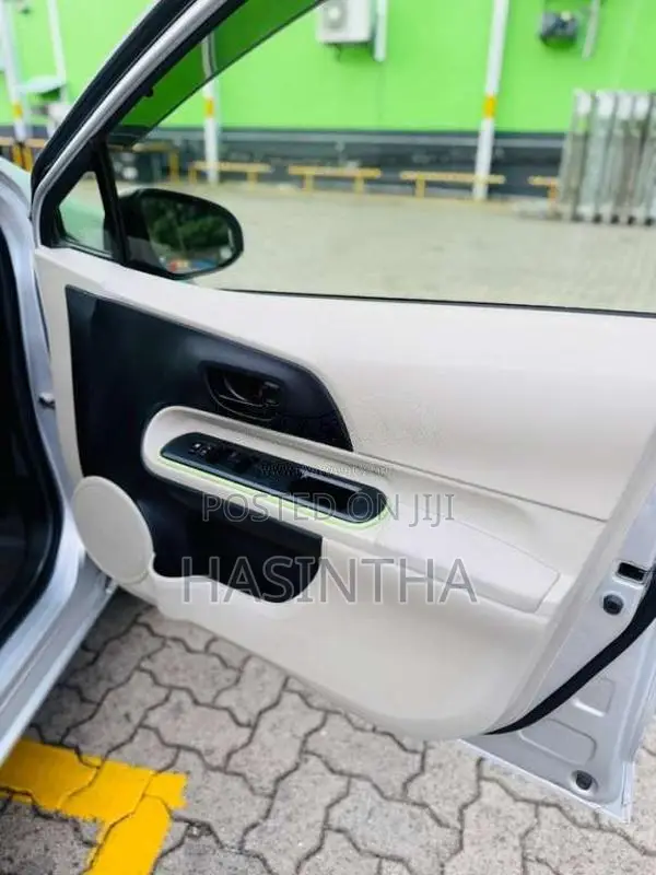 Toyota Aqua 2012 Car (Used)