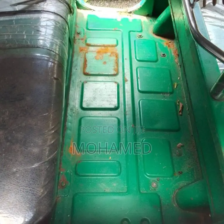 Bajaj RE 205 2011 Three Wheel (Used)