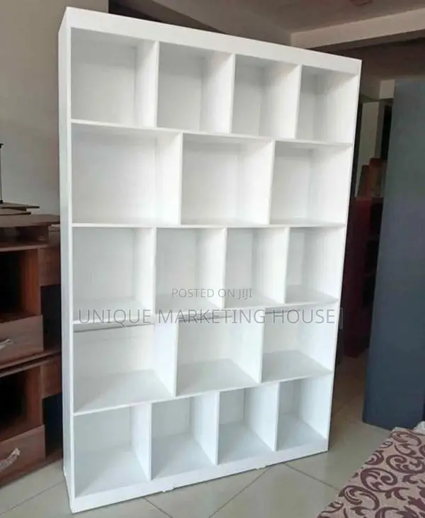Modern 6x4 White Design Rack with Bk Board