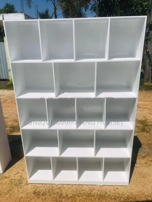 Modern 6x4 White Design Rack with Bk Board
