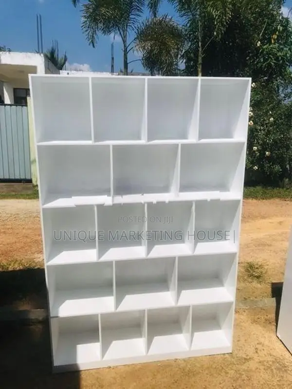 Modern 6x4 White Design Rack with Bk Board