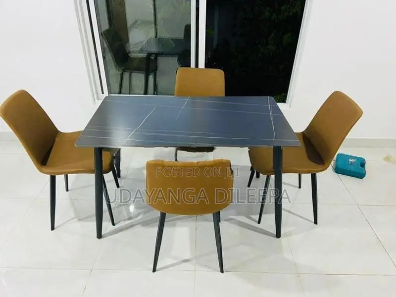 Luxury Restaurants Table with Cushion Chairs