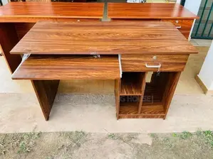 Modern 4x2 Image Computer Table