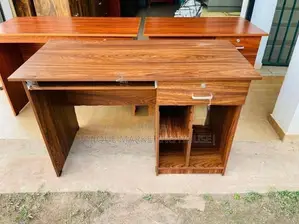 Modern 4x2 Image Computer Table