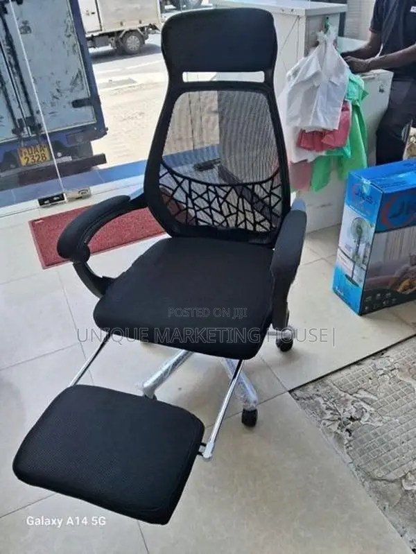 Imported Bk Adjustable Luxurious Hi-Bk Office Chairs with Foot Rest