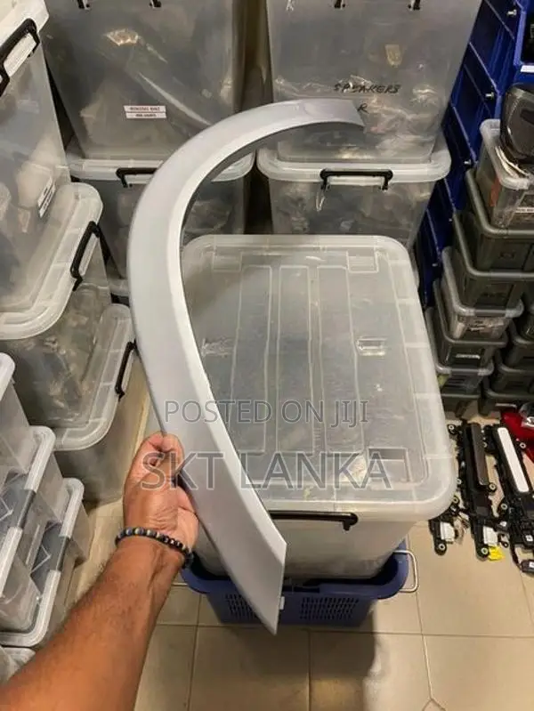 Genuine Mercedes GLE GLE300d AMG Passenger Fender Arch Moulding