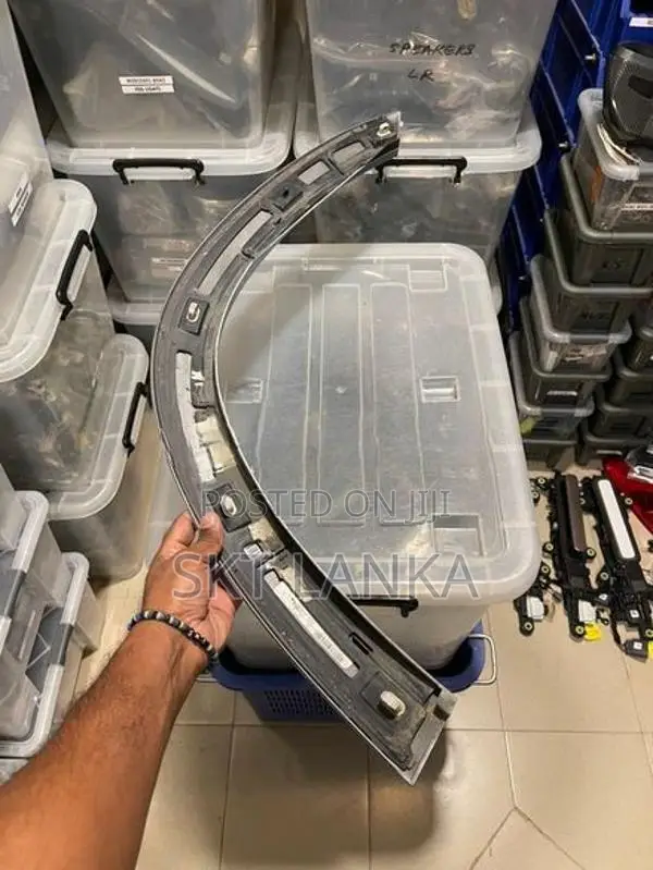 Genuine Mercedes GLE GLE300d AMG Passenger Fender Arch Moulding