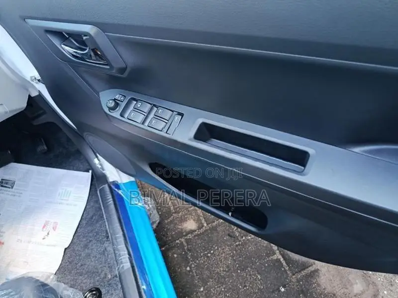 Daihatsu Mira G grab 2025