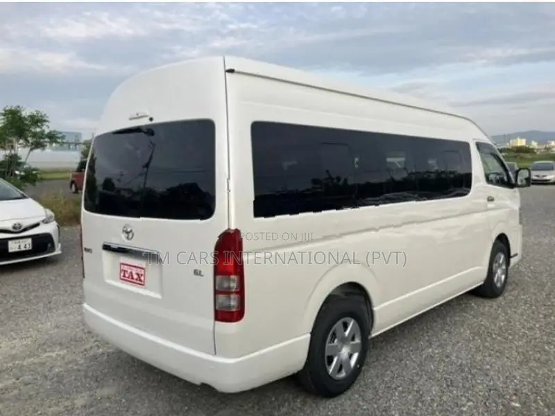 Toyota HIACE COMMUTER JAPAN 2026