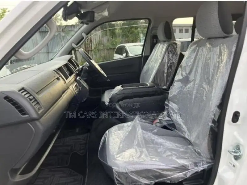 Toyota HIACE COMMUTER JAPAN 2026