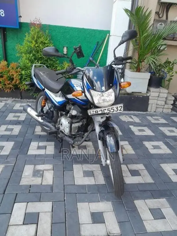 Bajaj CT100 2022