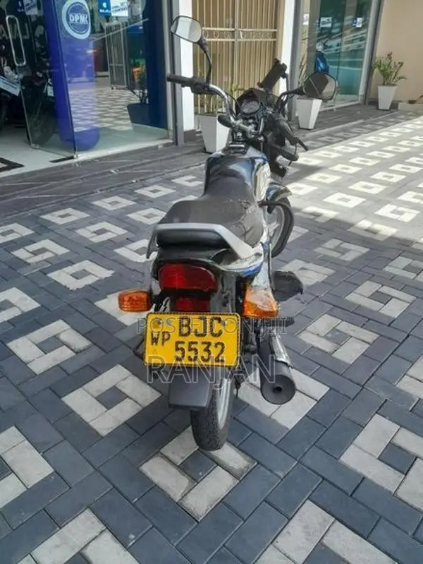 Bajaj CT100 2022