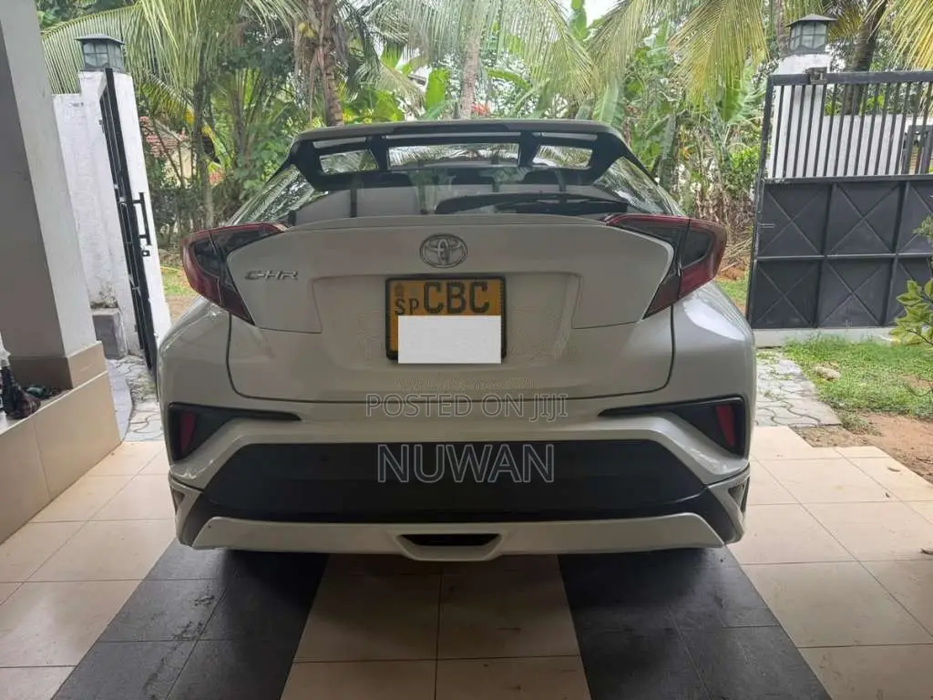 Toyota CHR NGX 10 2018 SUV (Used)