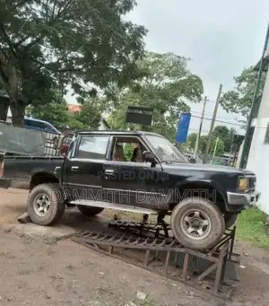 Nissan Double Cab 4Wheel 1985 Pickup (Used)