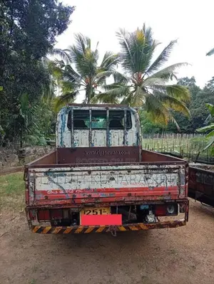 Isuzu Elf 1995 Crew Cab (Used)