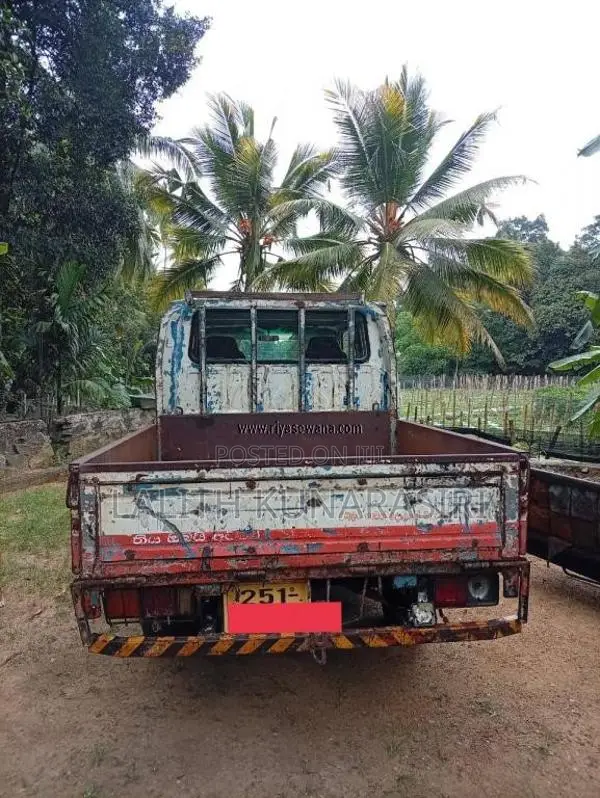 Isuzu Elf 1995 Crew Cab (Used)