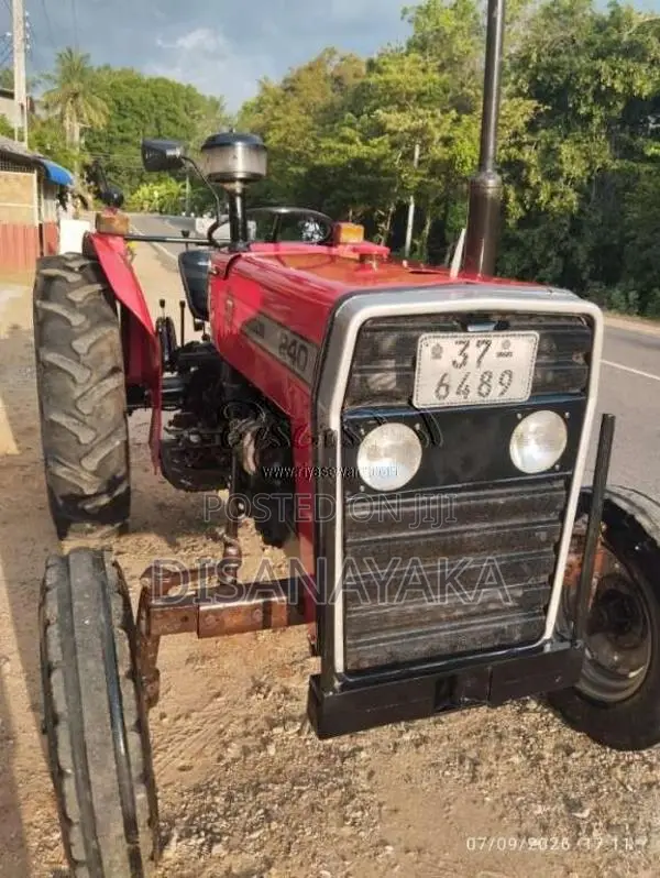 TAFE TAFE 1951 Tractor (Used)