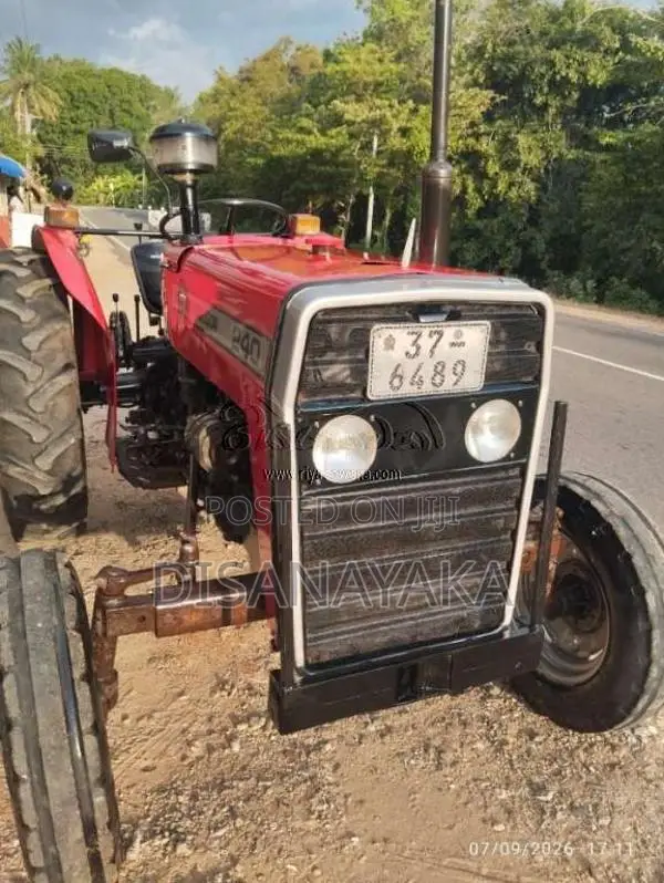 TAFE TAFE 1951 Tractor (Used)