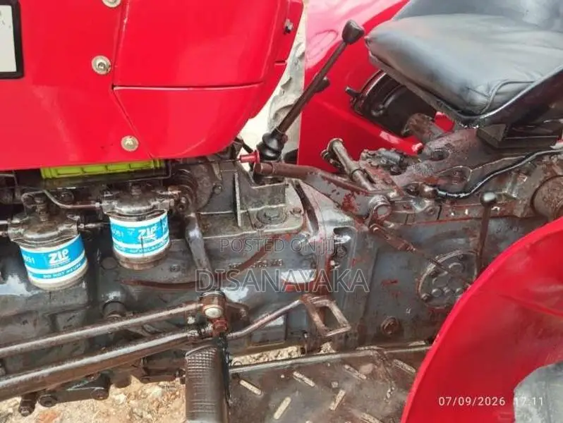 TAFE TAFE 1951 Tractor (Used)