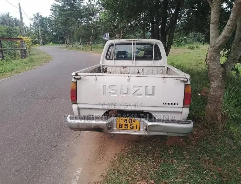 Isuzu Double Cab 1985 Pickup (Used)