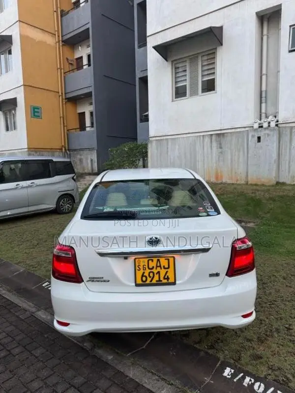 Toyota Axio 2015 Car (Used)