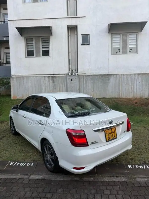 Toyota Axio 2015 Car (Used)