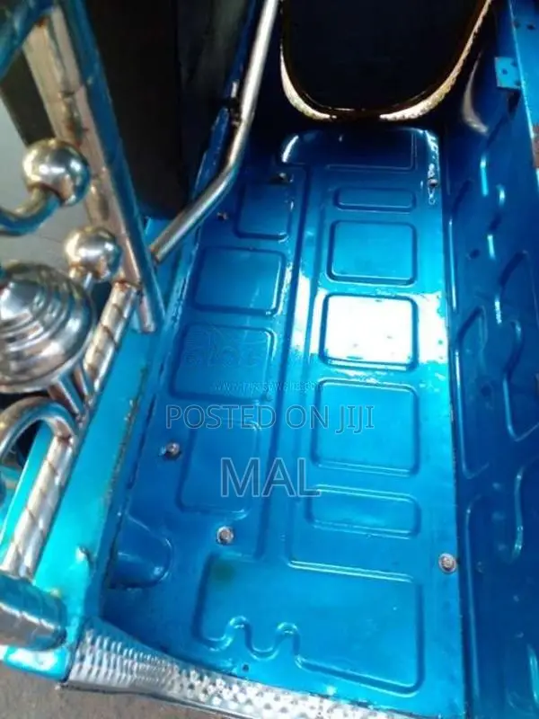 Bajaj 4 Stroke 2015 Three Wheel (Used)