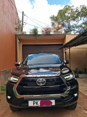 Toyota Hilux V Grade 2025 Pickup (Used)