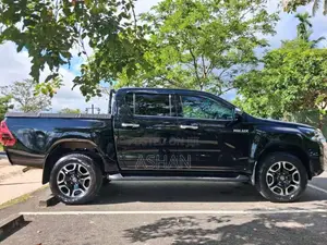 Toyota Hilux V Grade 2025 Pickup (Used)