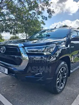 Toyota Hilux V Grade 2025 Pickup (Used)