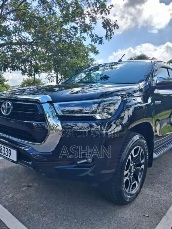 Toyota Hilux V Grade 2025 Pickup (Used)